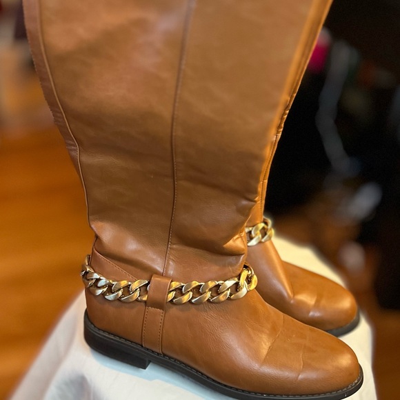 Brown Leather Knee-High Boots with Gold Chain - Picture 4 of 8